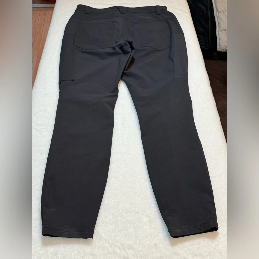 Duluth Trading Co Women's Black Zip Cargo Pocket Pants - Picture 8 of 8